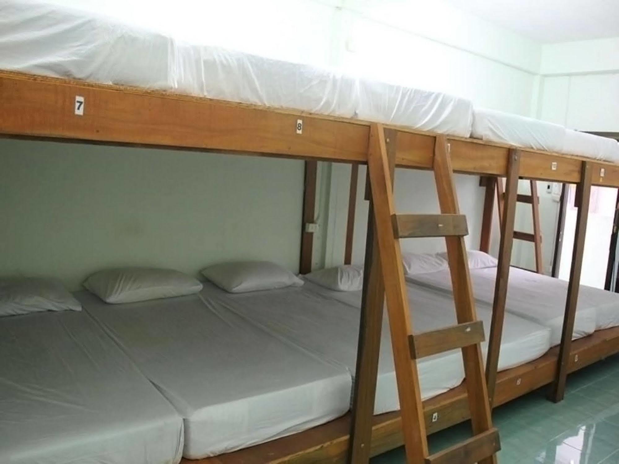 Wild & Wandering Backpacker Hostel & Bar Haad Rin Bagian luar foto
