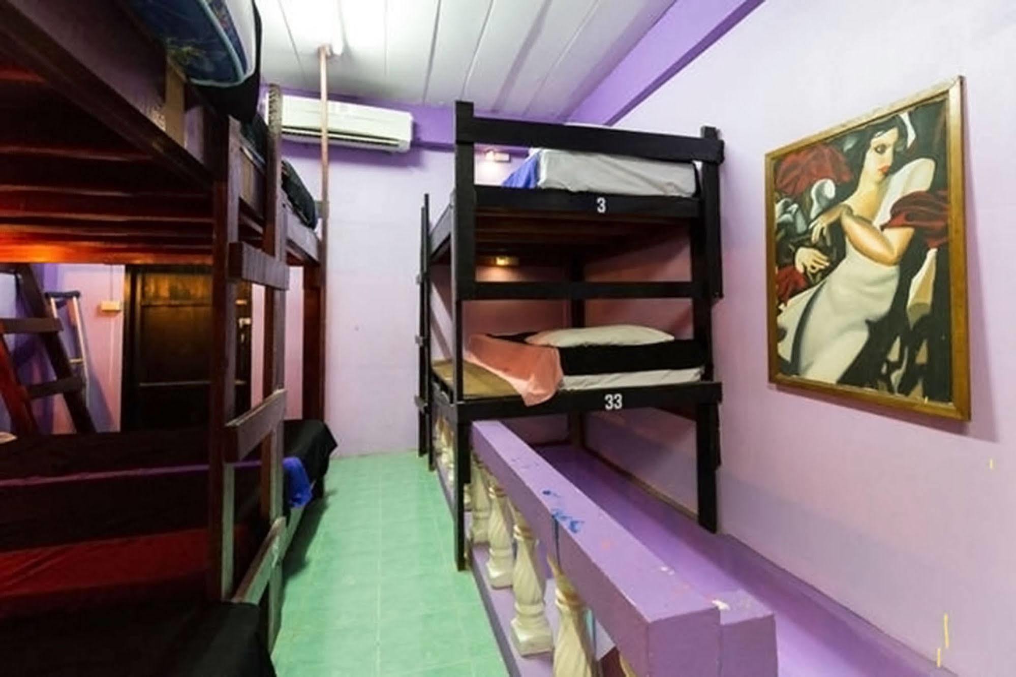 Wild & Wandering Backpacker Hostel & Bar Haad Rin Bagian luar foto
