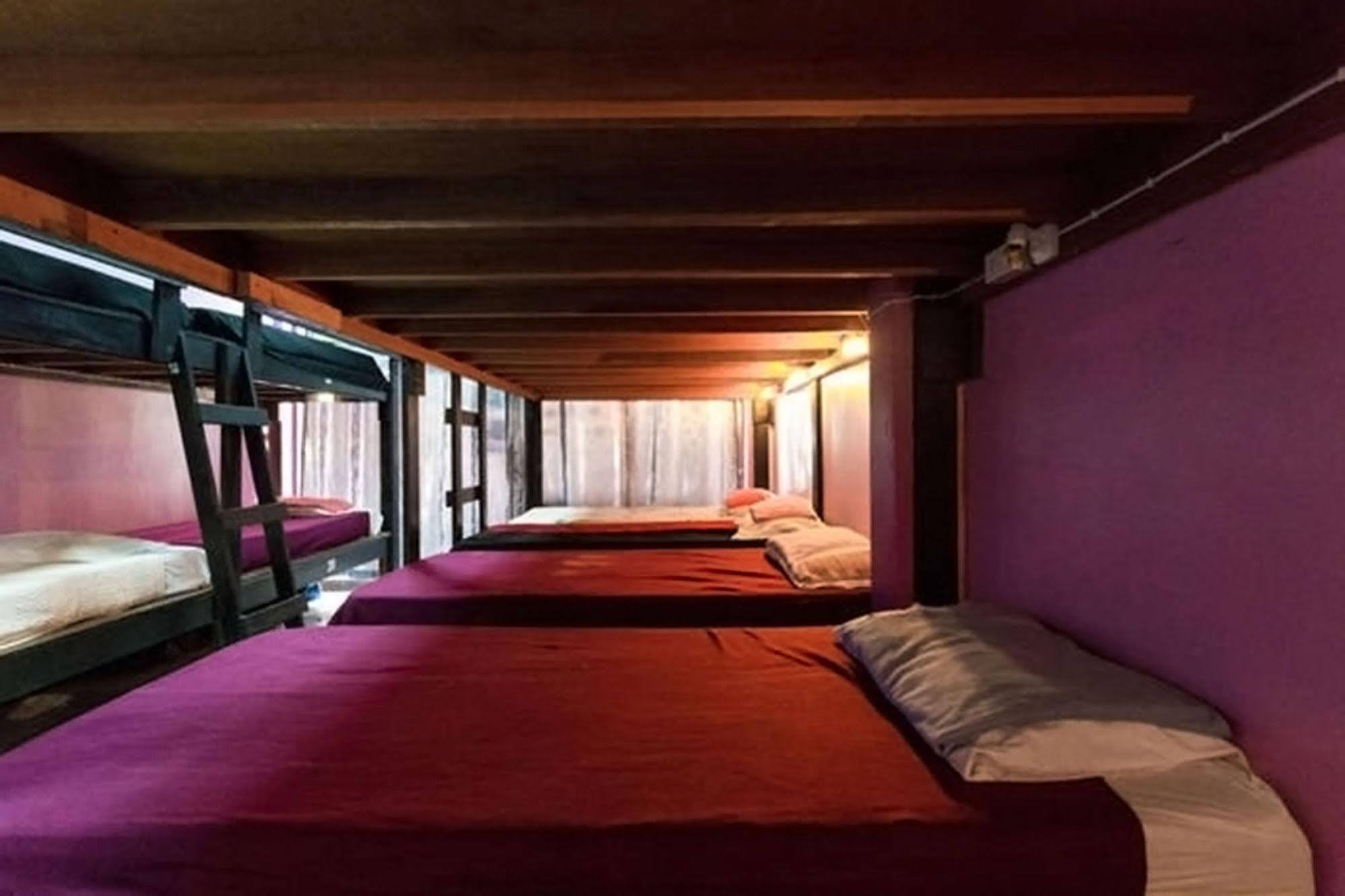 Wild & Wandering Backpacker Hostel & Bar Haad Rin Bagian luar foto