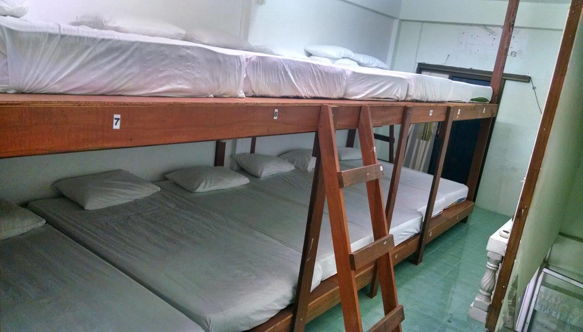 Wild & Wandering Backpacker Hostel & Bar Haad Rin Bagian luar foto