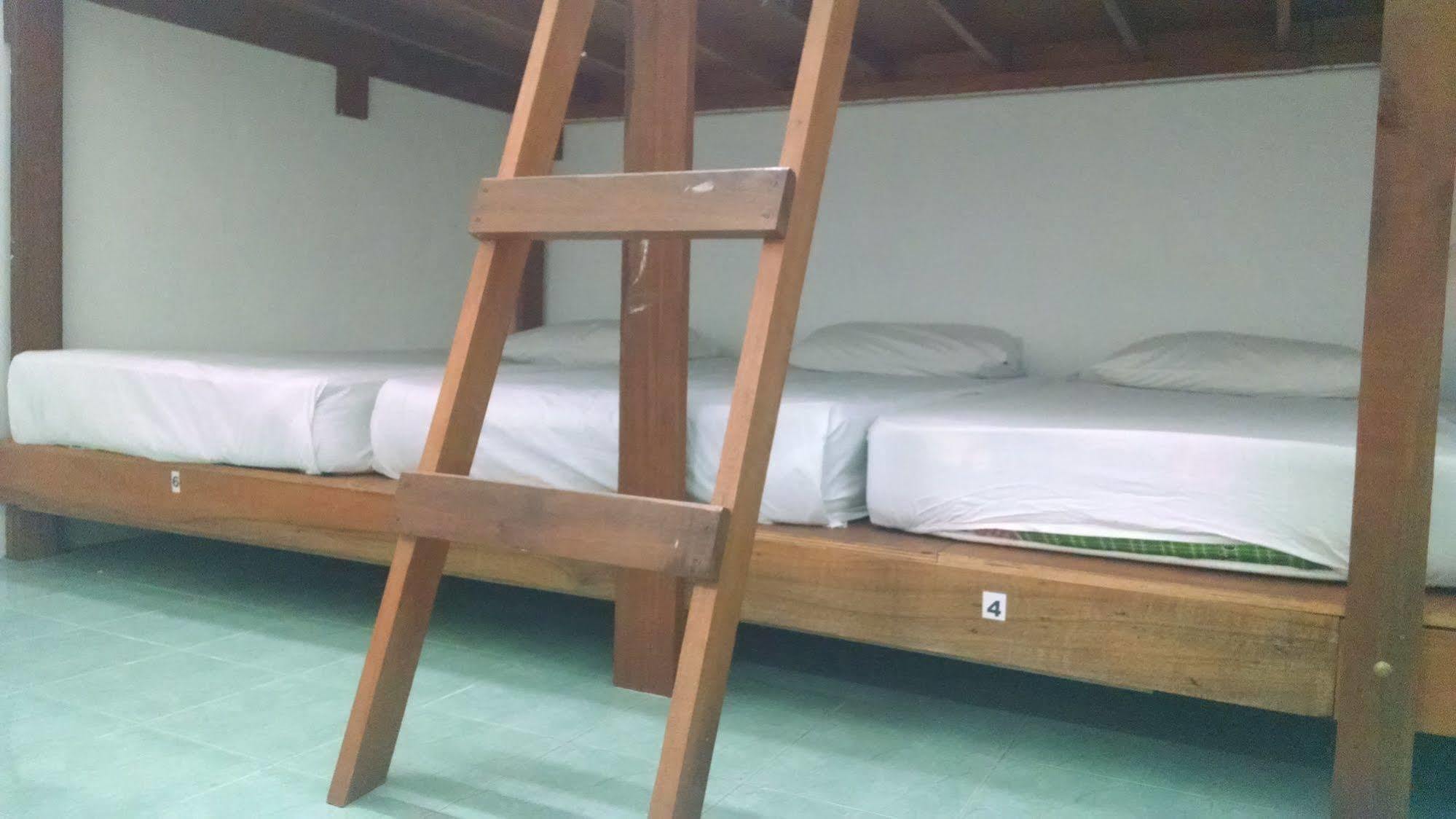 Wild & Wandering Backpacker Hostel & Bar Haad Rin Bagian luar foto