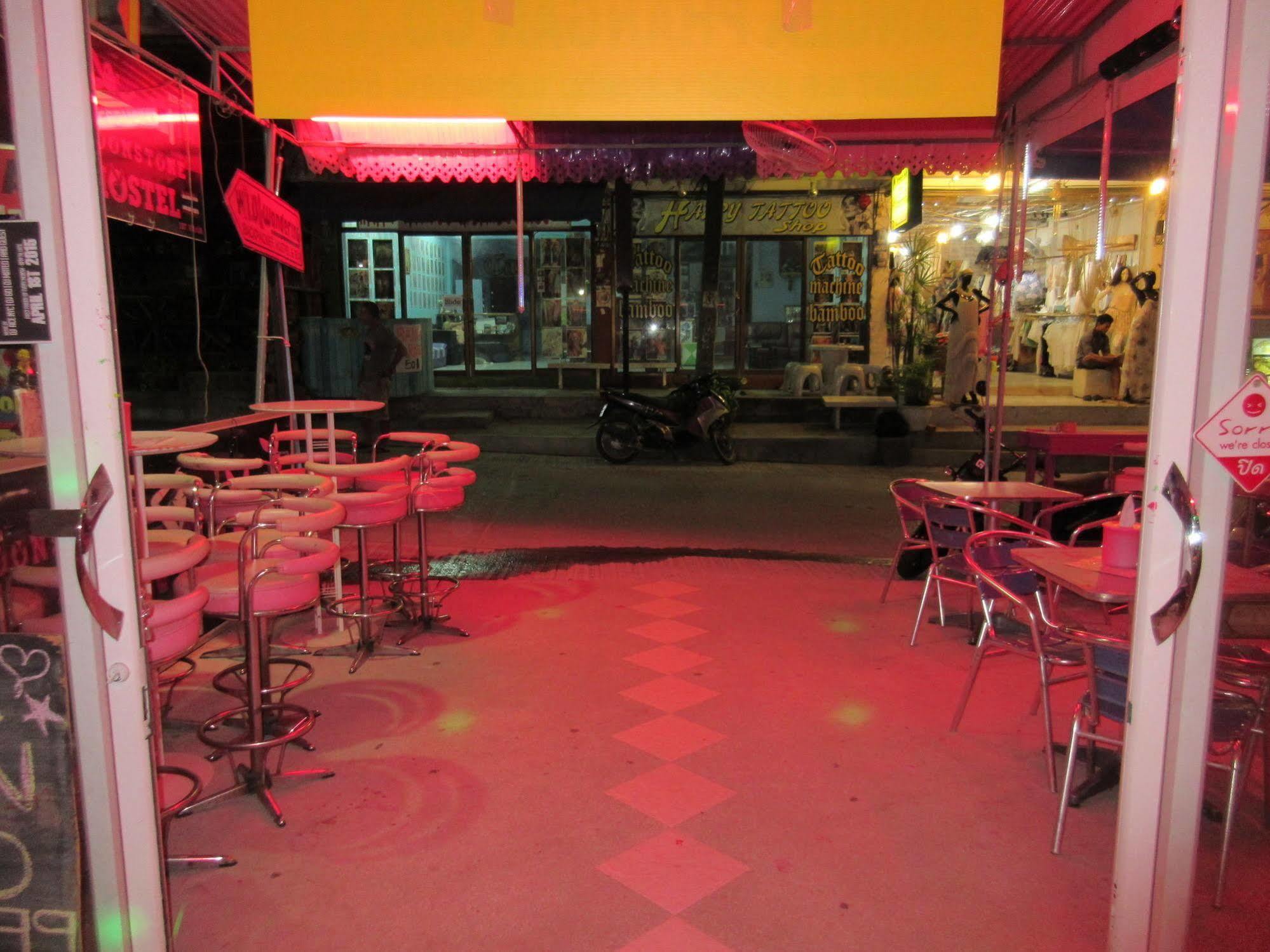 Wild & Wandering Backpacker Hostel & Bar Haad Rin Bagian luar foto