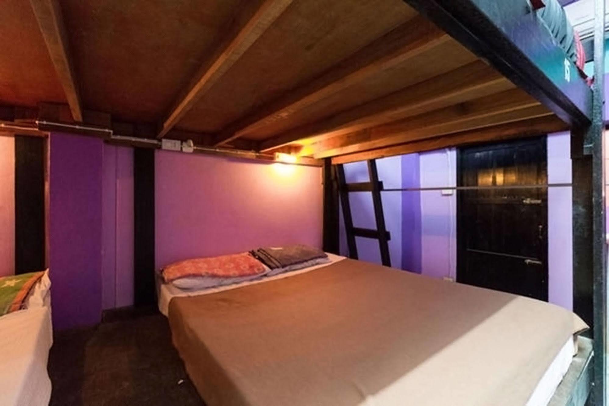Wild & Wandering Backpacker Hostel & Bar Haad Rin Bagian luar foto