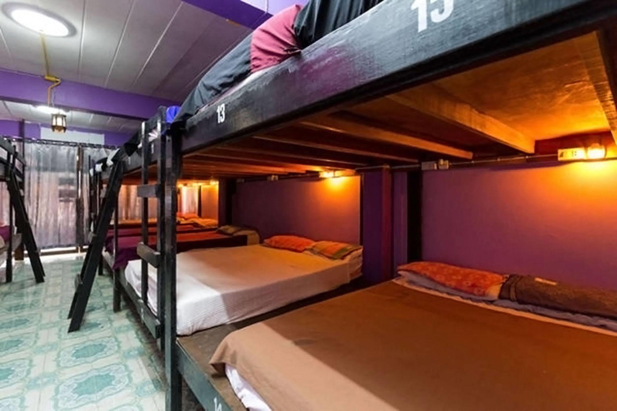 Wild & Wandering Backpacker Hostel & Bar Haad Rin Bagian luar foto